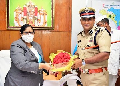 జిల్లా లీగల్ సర్వీసెస్ అథారిటీ వారు నిర్వహించిన అండర్ ట్రయిల్ రివ్యూ కమిటీ సమావేశానికి హాజరైన నగర పోలీస్ కమీషనర్, శ్రీ కాంతి రాణా టాటా, ఐ.పి.ఎస్.గారు.