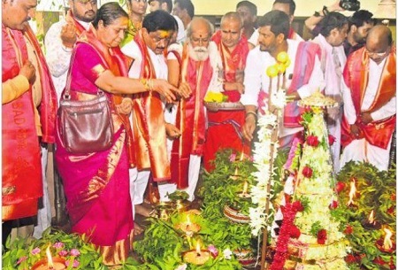 కొండపై ఆషాఢ పండుగ