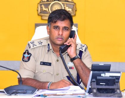 "డయల్  యువర్  పోలీస్ కమీషనర్ " కార్యక్రమంను నిర్వహించిన పోలీస్ కమీషనర్,  శ్రీ కాంతి రాణా టాటా, ఐ.పి.యస్. గారు.