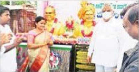 మహనీయుల ఆశయ సాధనకు కృషి చేద్దాం