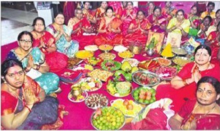 దుర్గమ్మకు ఆషాఢ  సారె  సమర్పణ