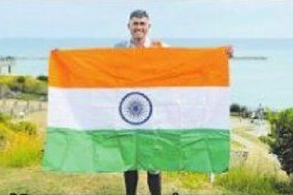 ఇంగ్లిష్ జలసంధిని ఈదిన హెడ్ కానిస్టేబుల్