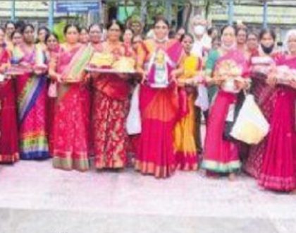 దుర్గమ్మకు ఆషాడ సారె  సమర్పణ