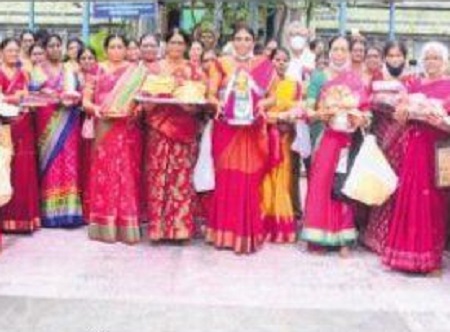 దుర్గమ్మకు ఆషాడ సారె  సమర్పణ