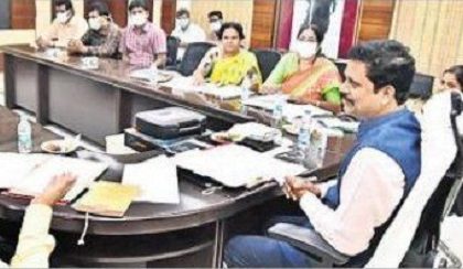 సమాచారమిస్తే రూ. లక్ష బహుమతి
