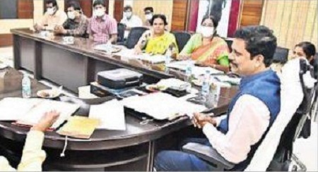 సమాచారమిస్తే రూ. లక్ష బహుమతి
