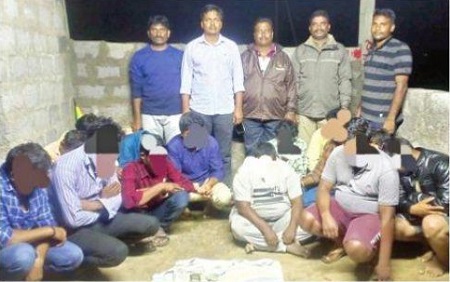 పేకాట శిబిరంపై చిల్లకల్లు పోలీసుల మెరుపుదాడి