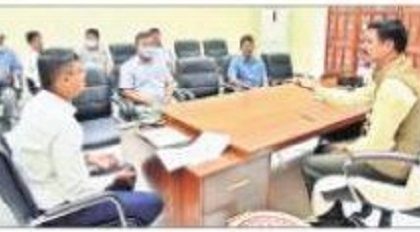 రిటైనింగ్ వాల్ నిర్మాణం పూర్తి చేయండి