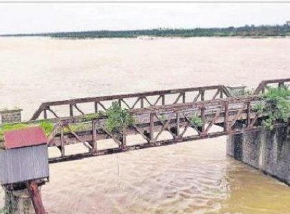 ఉపనదులకు కొనసాగుతున్న వరద