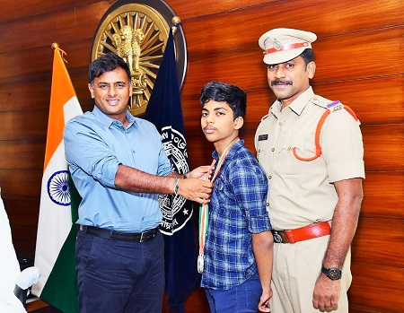రైఫిల్ షూటింగ్ లో మురారికి బంగారు పతకం