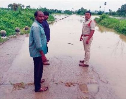 భారీ వర్షానికి బ్రిడ్జి వద్ద ముందస్తు బందోబస్తు