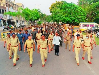 నగరంలో పోలీసుల ఫ్లాగ్ మార్చ్