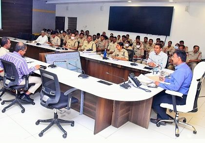 పెండింగ్ కేసులపై దృష్టి పెట్టండి