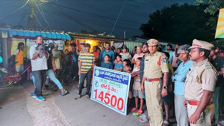 నేరాల నియంత్రణకు చేరువ వాహనం దోహదం