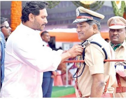 డిజిపికి రాష్ట్రపతి ఉత్తమ పోలీసు సేవా పతకం