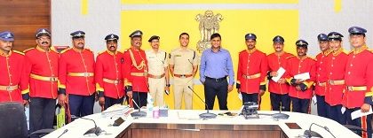 పోలీస్ బ్యాండ్‌కు నగదు రివార్డు