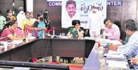 ఫిర్యాదులు వెంటనే పరిష్కరించండి