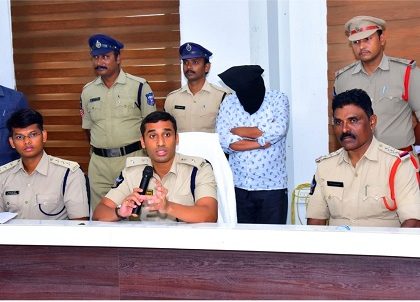 ఒంటరి మహిళలే టార్గెట్