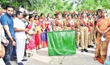 భారతీయ ఔన్నత్యాన్నిచాటి చెప్పాలి