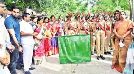 భారతీయ ఔన్నత్యాన్నిచాటి చెప్పాలి