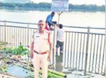 ఘాట్లలో  ప్రమాద హెచ్చరిక  బోర్డుల ఏర్పాటు