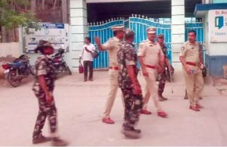 పొలిసులు నేరగాళ్లపై నిఘా కలిగి ఉండాలి