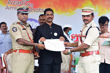 ఉత్తమ సేవకు ప్రశంస