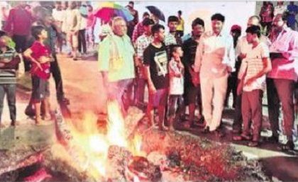 భక్తిశ్రద్దలతో పీర్ల ఊరేగింపు
