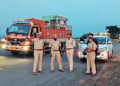 రోడ్డు ప్రమాద రహిత జిల్లా స్థాపనే లక్ష్యంగా వేగ నిరోధకాల ఏర్పాటు చేసిన ఎన్.టి.ఆర్. జిల్లా  పోలీసులు