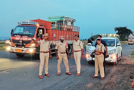 రోడ్డు ప్రమాద రహిత జిల్లా స్థాపనే లక్ష్యంగా వేగ నిరోధకాల ఏర్పాటు చేసిన ఎన్.టి.ఆర్. జిల్లా  పోలీసులు