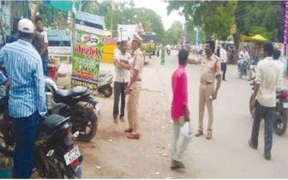 రహదారులపై వాహనాలు అడ్డుపెడితే కఠిన చర్యలు