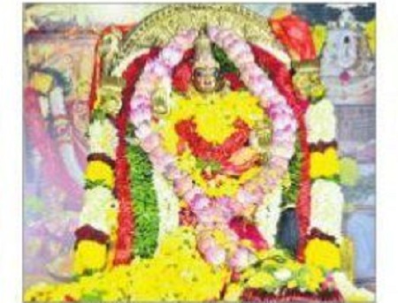 దుర్గమ్మ సన్నిధిలో శ్రావణ శోభ