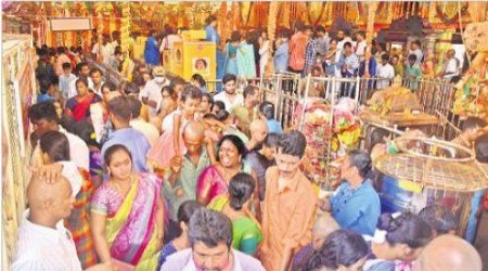 దుర్గమ్మ దర్శనం.. పారవశ్యం
