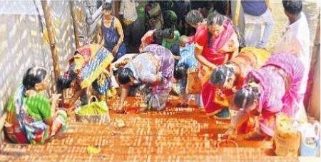 పోటెత్తిన ఇంద్రగిరి