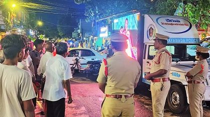 చేరువ వాహనం ద్వారా ప్రజలకు అవగాహన
