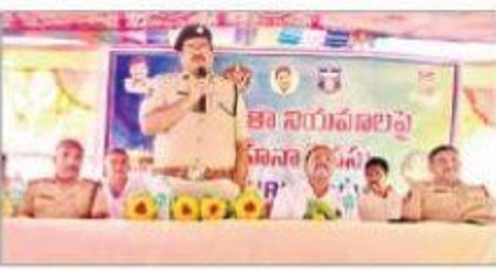 వాహన చోదకులు నిబంధనలు పాటించాలి