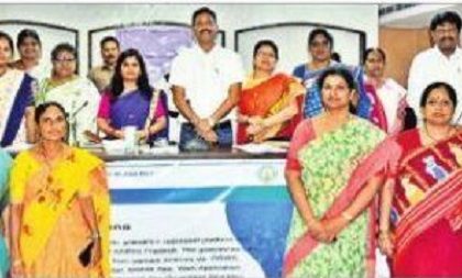 ఖద్దరు దుస్తులతో స్వాతంత్య్ర స్ఫూర్తి