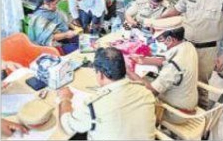 సూపర్ మార్కెట్ లలో తనిఖీలు