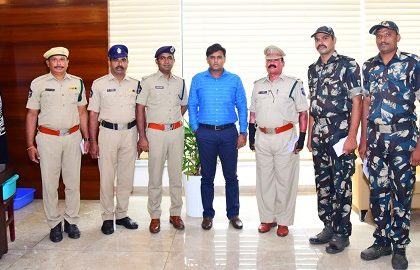 ఏఆర్ పోలీస్  సిబ్బందికి నగదు రివార్డు