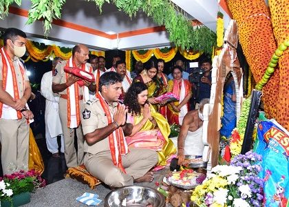 వన్ టౌన్ పోలీసుస్టేషన్ లో దసరా ఉత్సవాలు ప్రారంభం