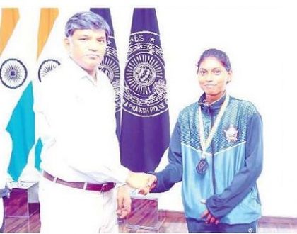 పోలీస్ క్రీడాకారులకు డీజీపీ అభినందన