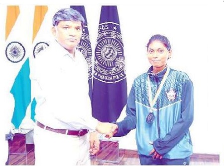 పోలీస్ క్రీడాకారులకు డీజీపీ అభినందన