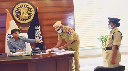 పోలీస్ కమీషనర్ శ్రీ కాంతి  రాణా టాటా ఐ.పి.ఎస్.గారు “పోలీస్ వెల్ఫేర్ డే” కార్యక్రమంలో “45” ఫిర్యాదులు స్వీకరించారు