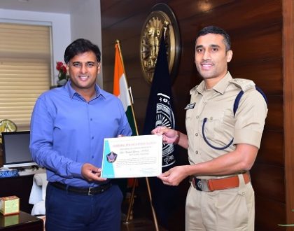 ప్రశంసా పత్రం అందుకున్న డిప్యూటీ పోలీస్ కమీషనర్ శ్రీ విశాల్ గున్ని ఐ.పి.ఎస్ . గారు