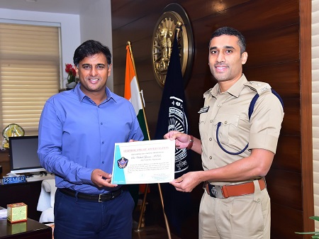 ప్రశంసా పత్రం అందుకున్న డిప్యూటీ పోలీస్ కమీషనర్ శ్రీ విశాల్ గున్ని ఐ.పి.ఎస్ . గారు