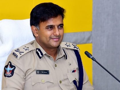 కానిస్టేబుళ్ళకు హెడ్ కానిస్టేబుళ్ళుగా పదోన్నతి కల్పించిన శ్రీ కాంతి రాణా టాటా ఐ.పి.ఎస్.గారు.