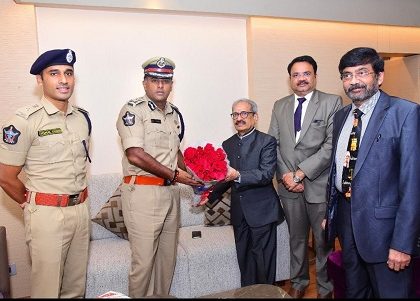 హ్యూమన్ రైట్స్ కమీషనర్ గారిని మర్యాద పూర్వకంగా కలిసిన నగర పోలీస్ కమీషనర్ గారు