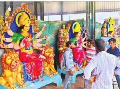 కొత్త రంగులద్దుకున్న  దుర్గమ్మ