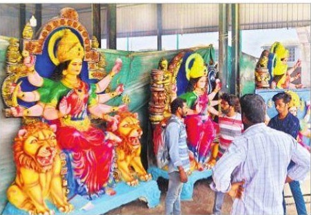 కొత్త రంగులద్దుకున్న  దుర్గమ్మ