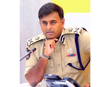 “డయల్ యువర్ పోలీస్ కమీషనర్” కార్యక్రమంను నిర్వహించిన పోలీస్ కమీషనర్ శ్రీ కాంతి రాణా టాటా ఐ.పి.యస్.,గారు.